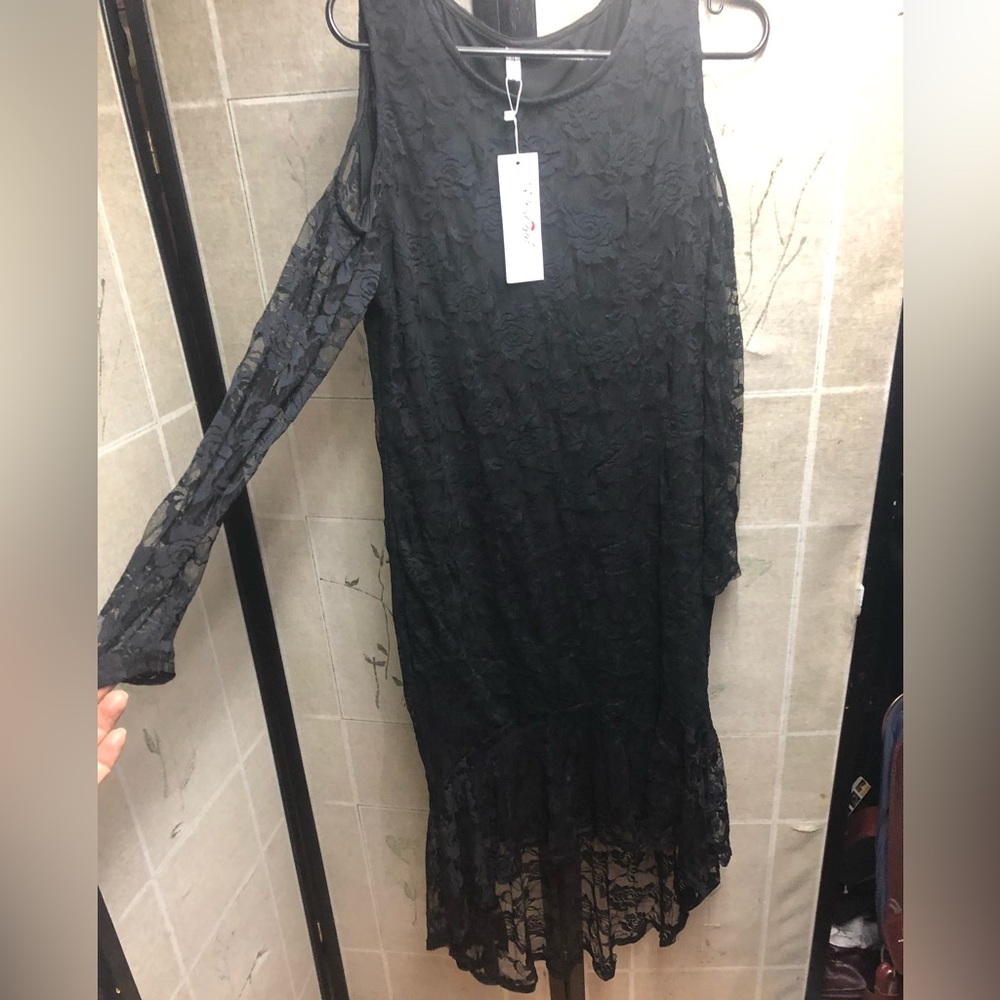 Gorgeous lace open shoulders dress 14/16
